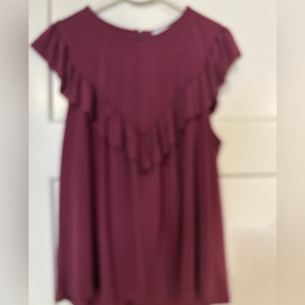 Evereve Adrienne Ruffled Sleeveless Top Purple‎ size L